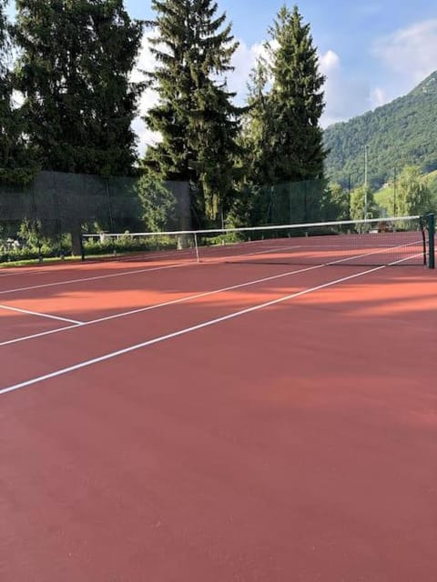 Garden, Tennis court