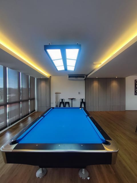 Billiard, Game Room