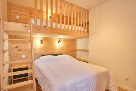 Property building, Living room, Bedroom