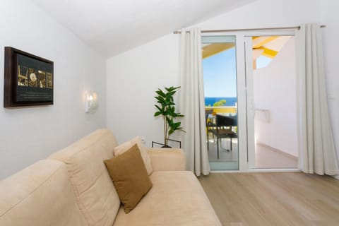 Apartments Beach Side Brela Apartment in Brela