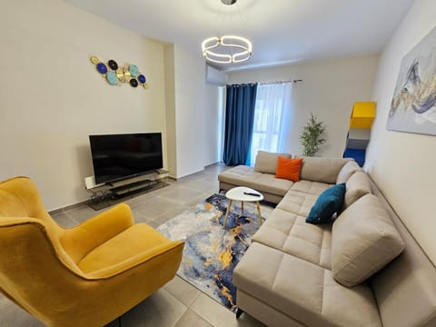 Communal lounge/ TV room, TV and multimedia, Living room, Seating area, Evening entertainment