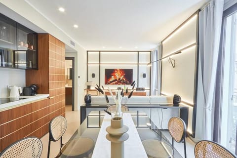 Kitchen or kitchenette, Living room, Seating area, Dining area