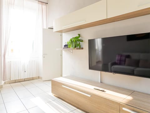 Communal lounge/ TV room, Bed, TV and multimedia