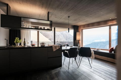 Natural landscape, Kitchen or kitchenette, Dining area, Mountain view
