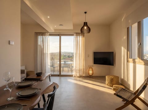 TV and multimedia, Seating area, Dining area