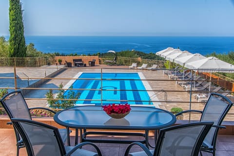 Balcony/Terrace, Pool view, Sea view, Swimming pool, Swimming pool