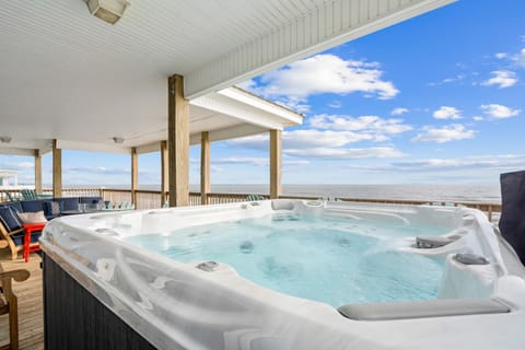 Kingfisher Gulf Front Pet Friendly Hot Tub House in Dauphin Island