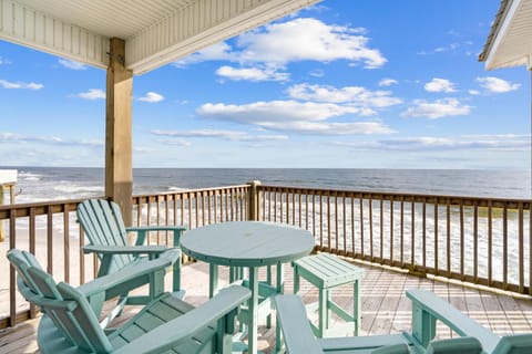 Kingfisher Gulf Front Pet Friendly Hot Tub House in Dauphin Island