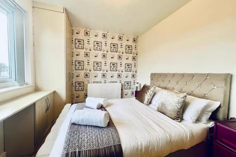 13 Guests - Free Parking - Manchester House House in Prestwich