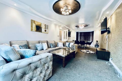 13 Guests - Free Parking - Manchester House House in Prestwich