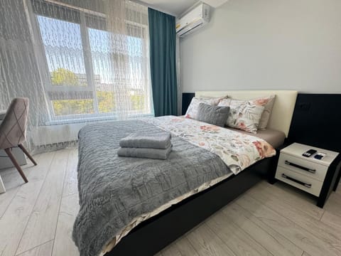 Bed, Photo of the whole room, Bedroom, towels, air conditioner