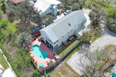 Property building, Day, Natural landscape, Bird's eye view, Swimming pool