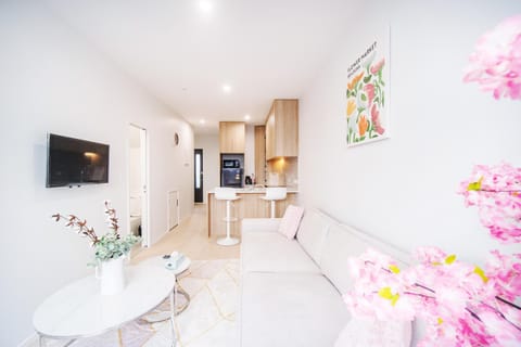 TV and multimedia, Kitchen or kitchenette, Living room, Seating area, Dining area, minibar, oven, pet friendly