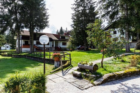 Residence Dei Medici-La casa nel parco Apartment in Pescasseroli