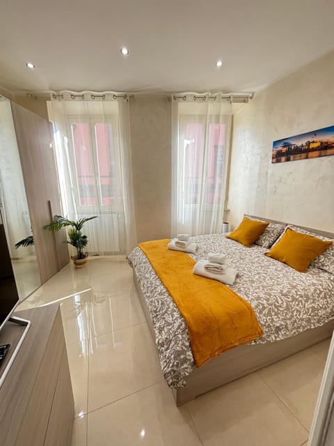 TV and multimedia, Photo of the whole room, towels