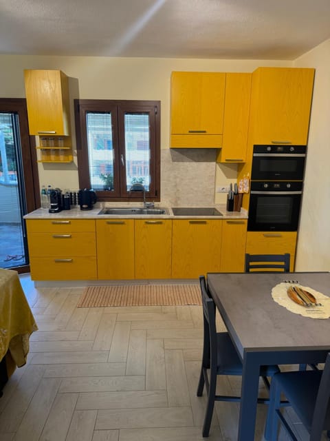 Kitchen or kitchenette, Dining area, dishwasher, oven
