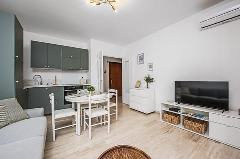 Colonel hébert deux pièces climatisé Apartment in Menton