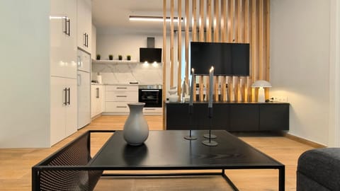 TV and multimedia, Kitchen or kitchenette, Dining area