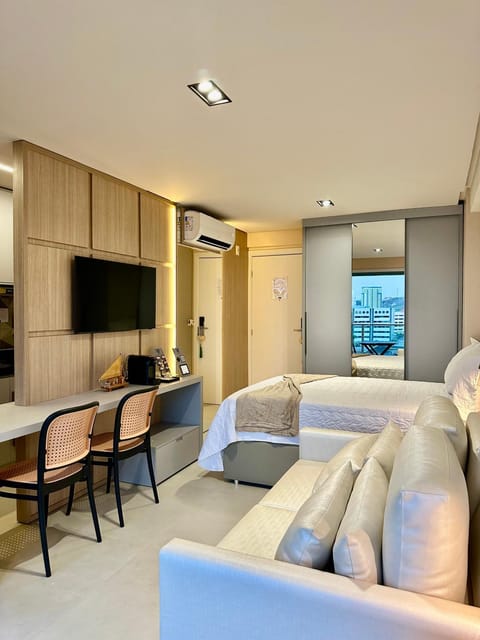 TV and multimedia, Kitchen or kitchenette, Living room, Seating area, Dining area, air conditioner