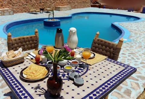 Pool view, Swimming pool, Breakfast