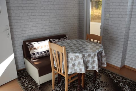 Photo of the whole room, Dining area