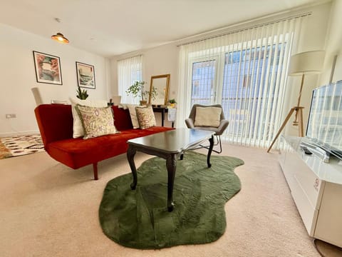 Issara Apartments 49 - Great location & Private Parking Apartment in Portsmouth