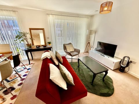 Issara Apartments 49 - Great location & Private Parking Apartment in Portsmouth