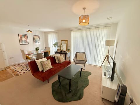 Issara Apartments 49 - Great location & Private Parking Apartment in Portsmouth