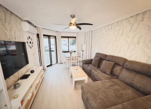 Living room, Lounge or bar