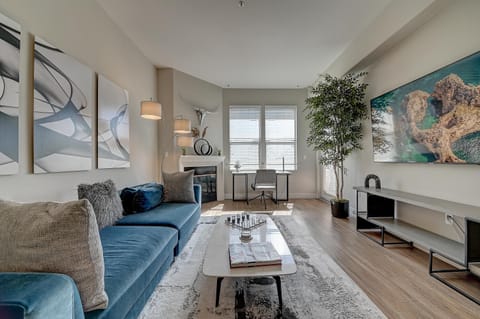 Penthouse One Bedroom Garden View Condo by UCLA Apartment hotel in Westwood