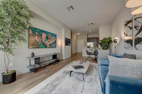 Penthouse One Bedroom Garden View Condo by UCLA Apartment hotel in Westwood