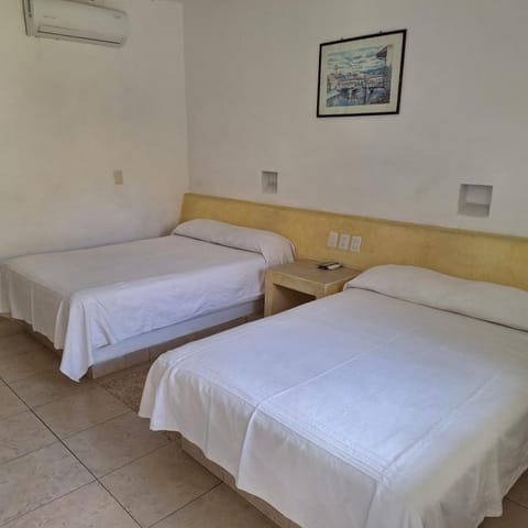 Bed, Photo of the whole room, air conditioner