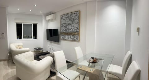 TV and multimedia, Living room, Seating area, Dining area, air conditioner