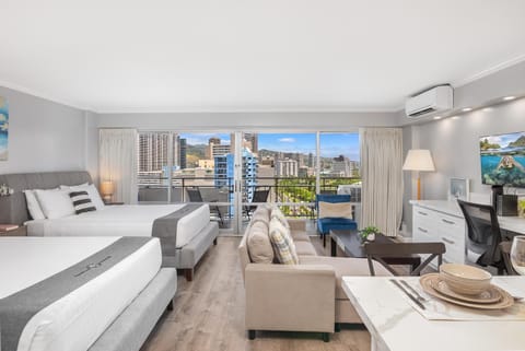 Bed, TV and multimedia, View (from property/room), Balcony/Terrace, Living room, Photo of the whole room, Seating area, City view