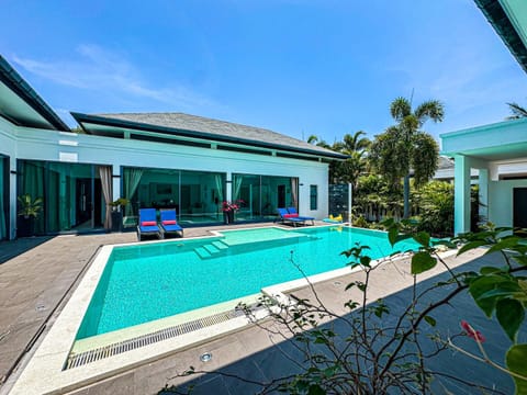Garden view, Pool view, sunbed