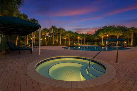 Night, Hot Tub, Swimming pool, sunbed