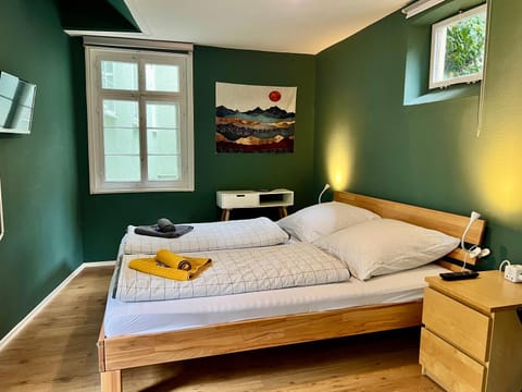 Bed, TV and multimedia, towels