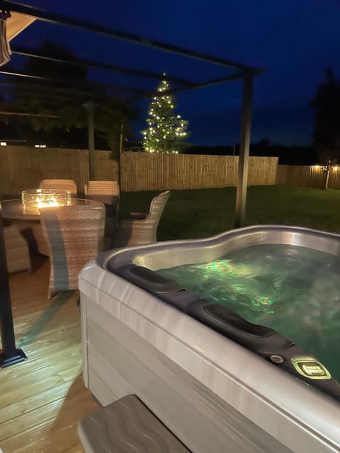 Night, Hot Tub