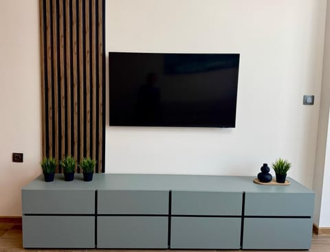 TV and multimedia, Evening entertainment