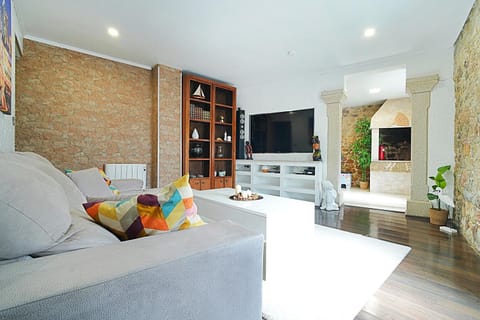 Property building, Off site, TV and multimedia, Living room
