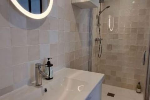 Bénodet au pied du port charmant Duplex neuf calme au cœur de la station Apartment in Bénodet