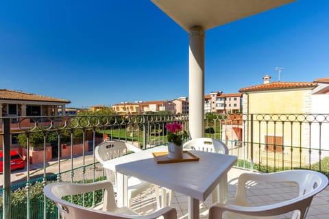 Property building, Balcony/Terrace, City view