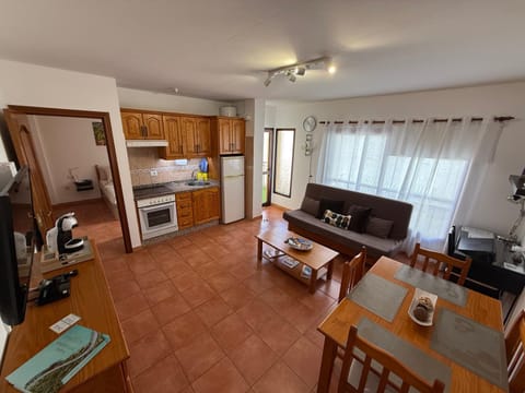Kitchen or kitchenette, Living room, Seating area, oven