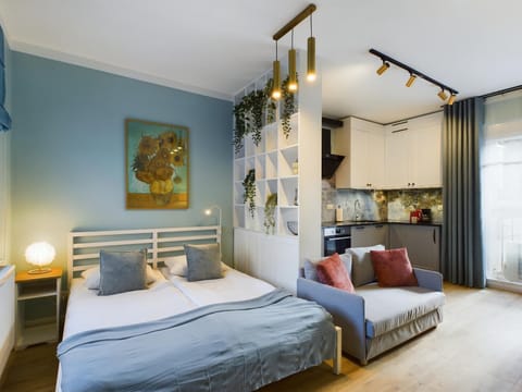 Bed, Kitchen or kitchenette, Living room, Photo of the whole room, Seating area, Bedroom