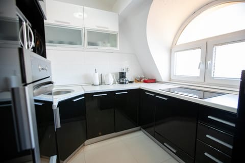 Coffee/tea facilities, Kitchen or kitchenette, dishwasher, minibar, oven, pet friendly, stove, toaster