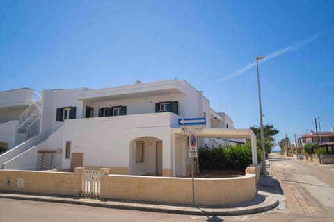 Property building, Day, Neighbourhood, Street view