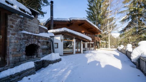 Property building, Winter, Balcony/Terrace