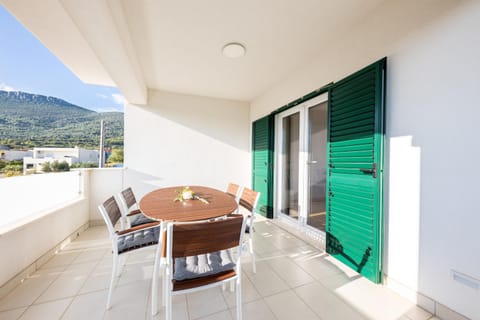 Balcony/Terrace, Mountain view