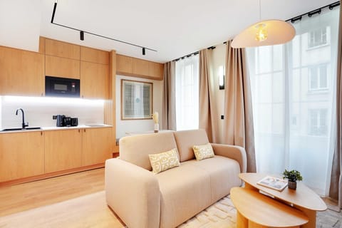 Facade/entrance, TV and multimedia, Kitchen or kitchenette, Living room, Seating area