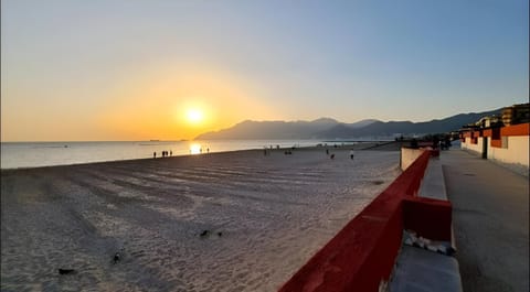 Property building, Natural landscape, Beach, Beach, Sea view, Sunrise, Sunset